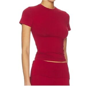 SKIMS SOFT LOUNGE BABY TEE | BRICK - BRICK / S